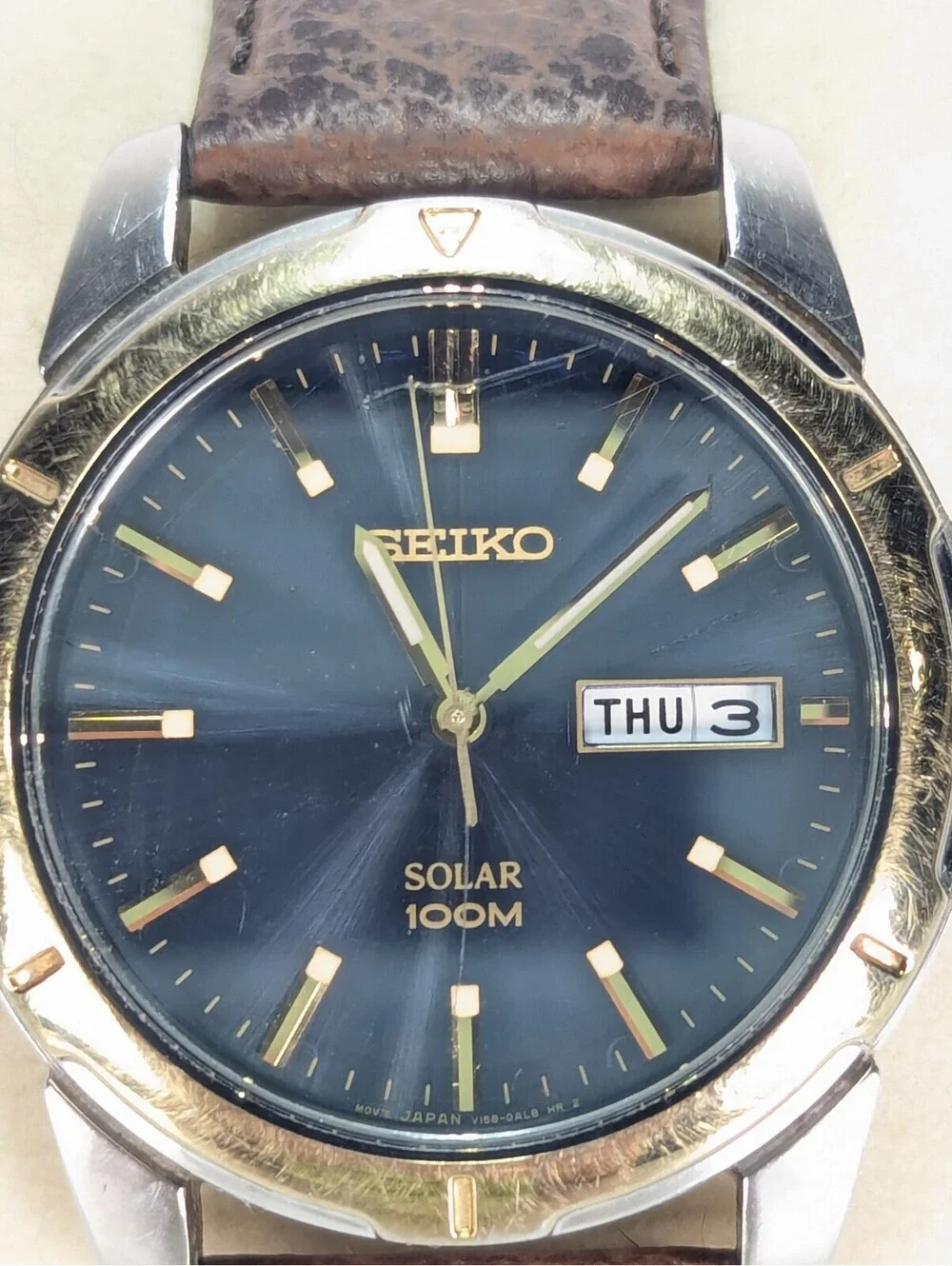 Seiko Solar 100M Men’s Wrist Watch 38MM Day/Date Blue Dial V158-0AD0 Glows Works